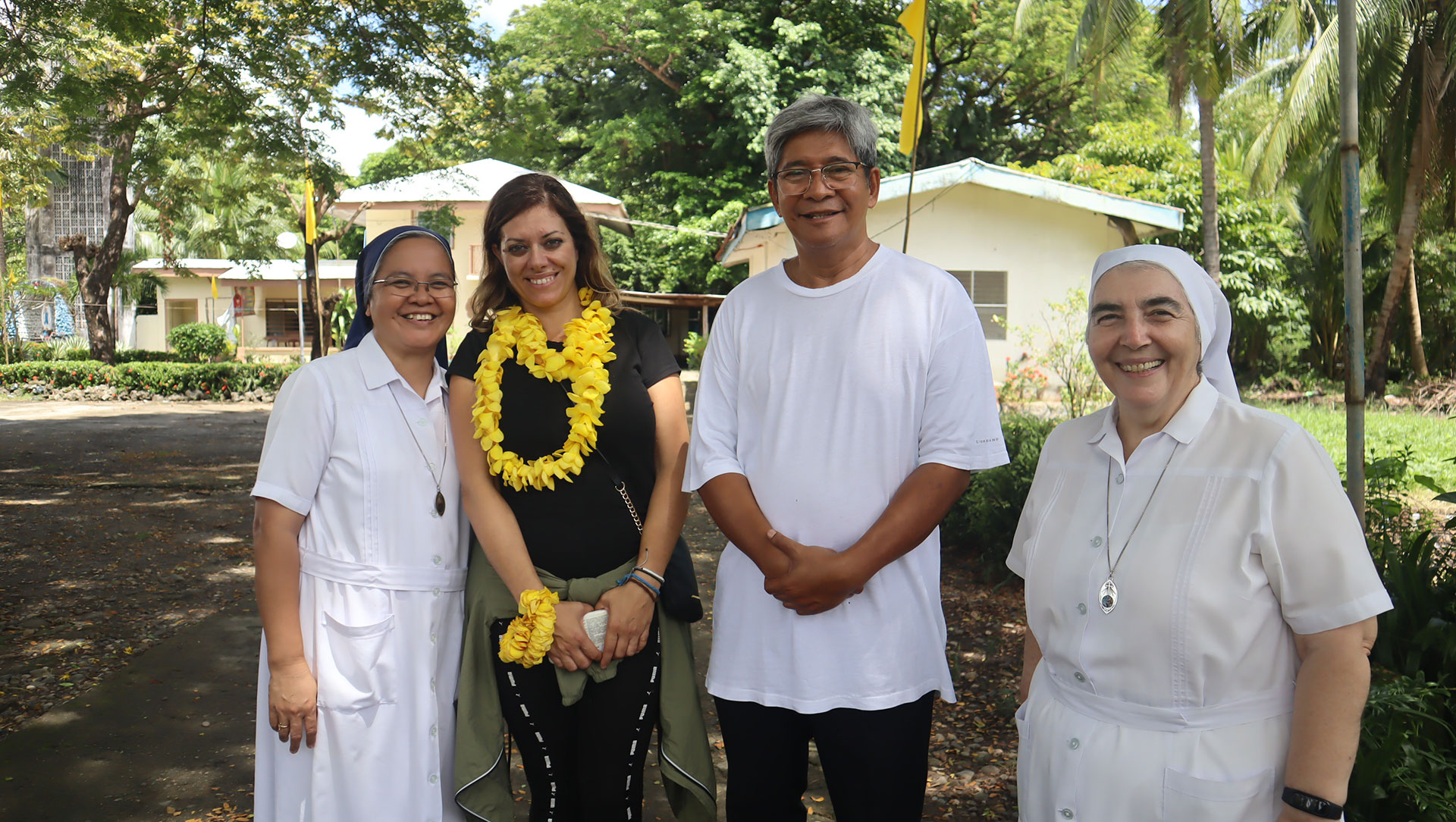 PM ASA, Rosalba Mirci, con Suor Aldine, Fr. Gerry della comunità di Santa Teresa e Suor Rosanna Favero, delegata Superiore di MSBS a Mindoro